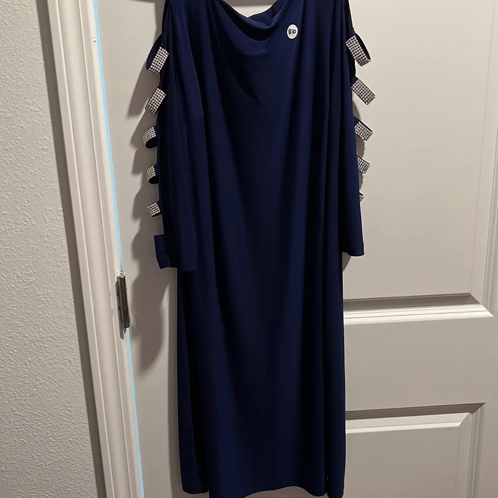 Dresses - Picture 3 of 12